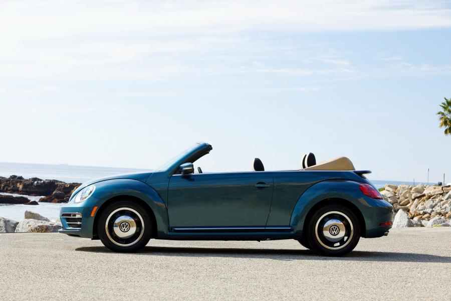  Volkswagen Beetle Turbo Convertible 2016 года  (NA) (фото 5 из 15)